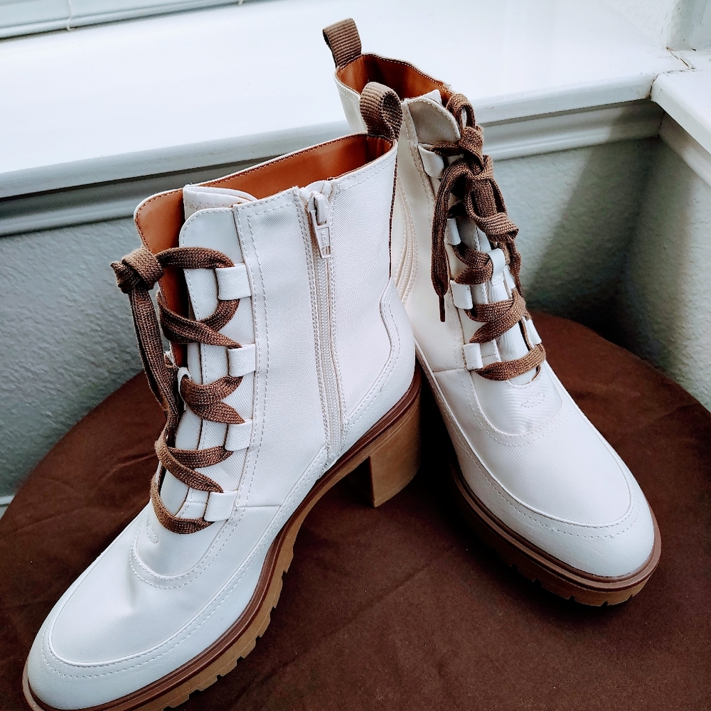Universal Thread Lace up Boots for Women, size 11